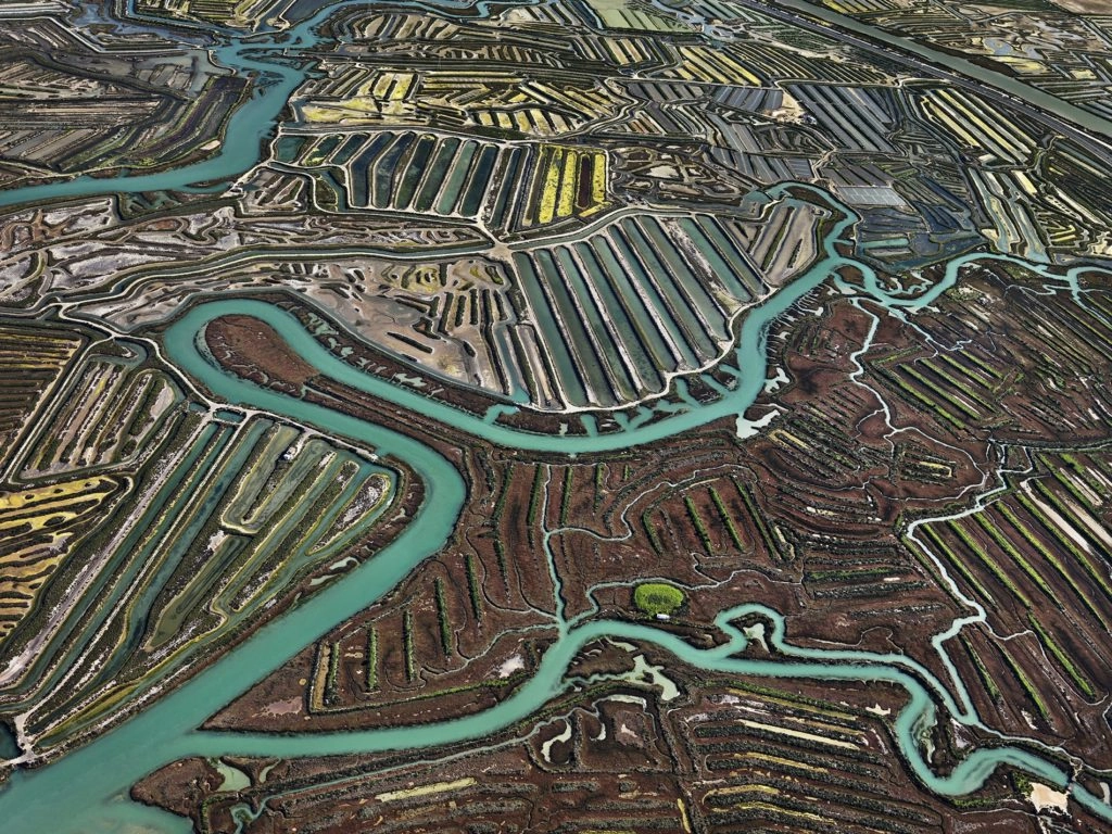 Salinas #2, Cádiz, Spain, 2013. Photo © Edward Burtynsky, avec l’aimable autorisation de la Flowers Gallery, Londres.