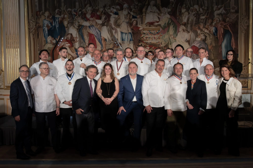Le comité d’organisation, les jurys et les chefs lors de la soirée de clôture de la finale