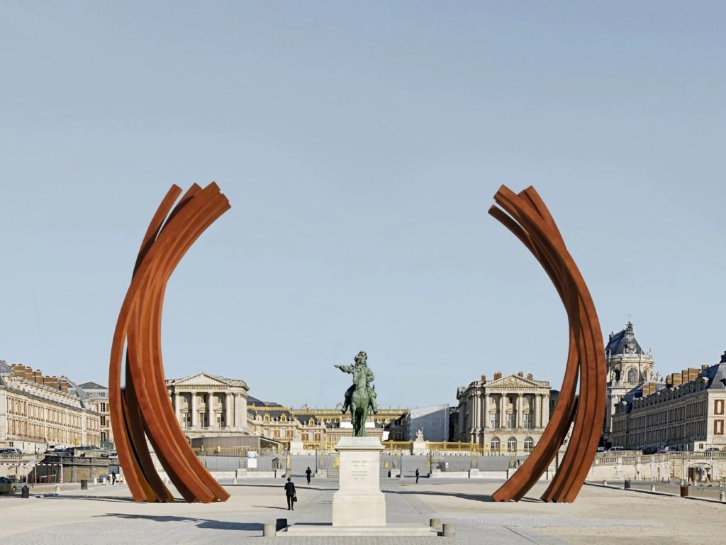 Vue de l’exposition “Venet à Versailles” 2011, Bernar Venet. Photo © Philippe Chancel_Galerie Perrotin
