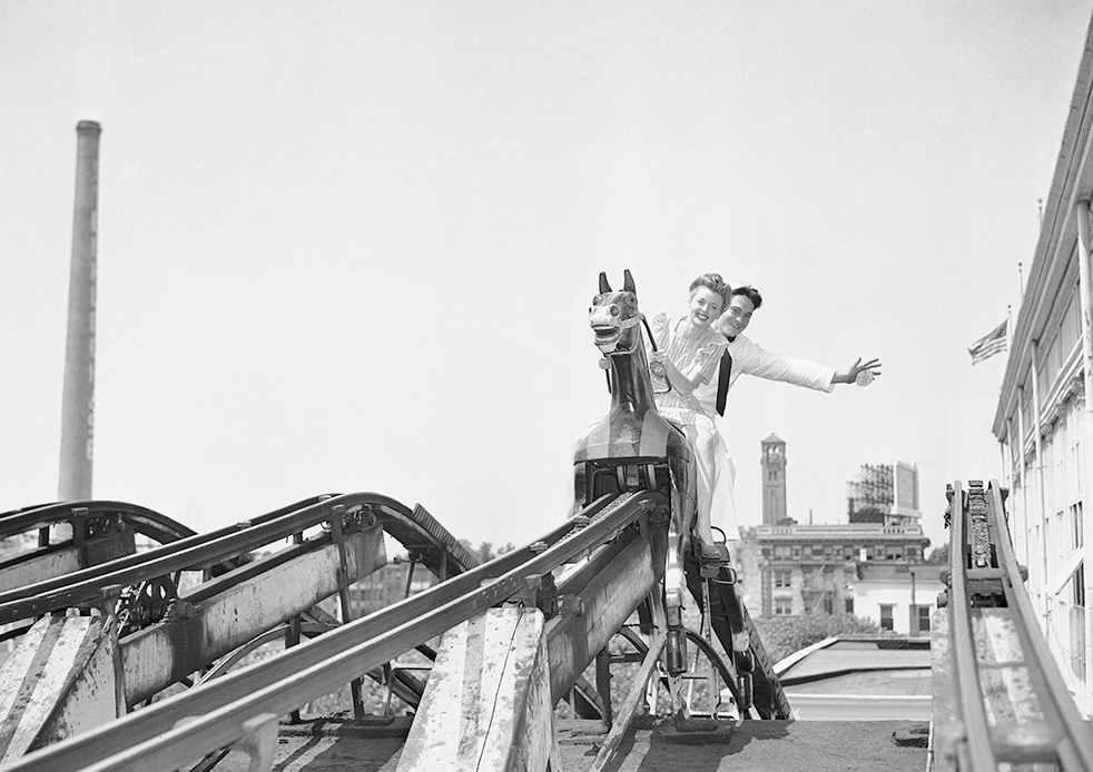 “Steeplechase horse ride” (1943)