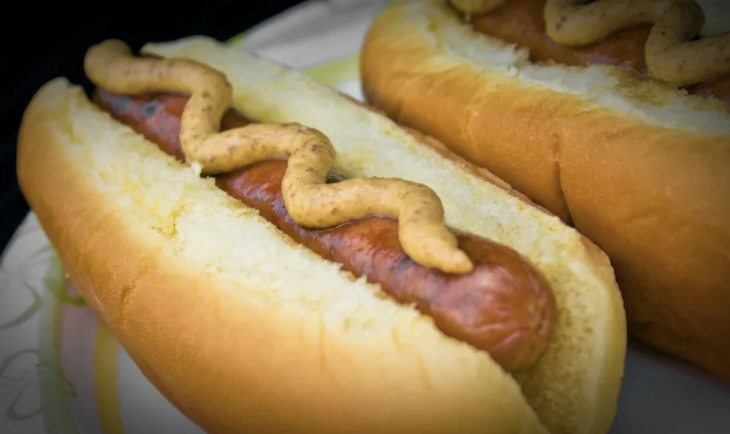 La tradition du hot dog new-yorkais de nos jours © DR