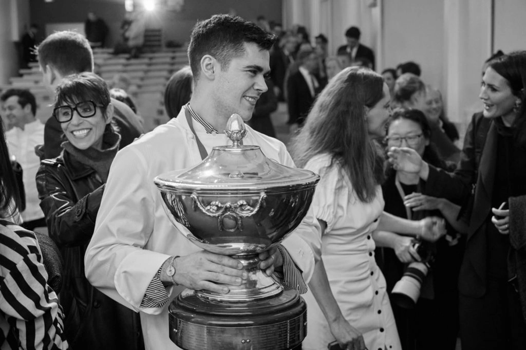 Le vainqueur de la 56ème édition du Prix Taittinger (2024), Louis Dupuy-Roudel, représentant de la Suède. © Luc Valigny