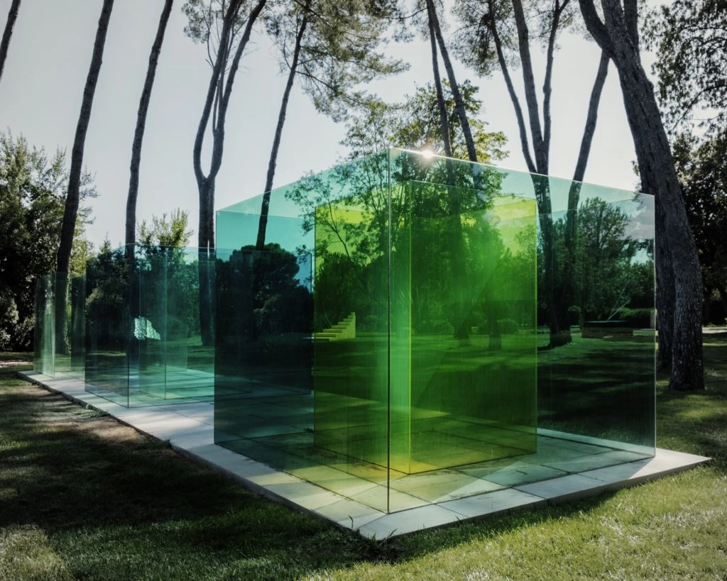 À la Venet Foundation, des œuvres de Larry Bell, Anish Kapoor, ou James Turrell côtoient celles de Bernar Venet.