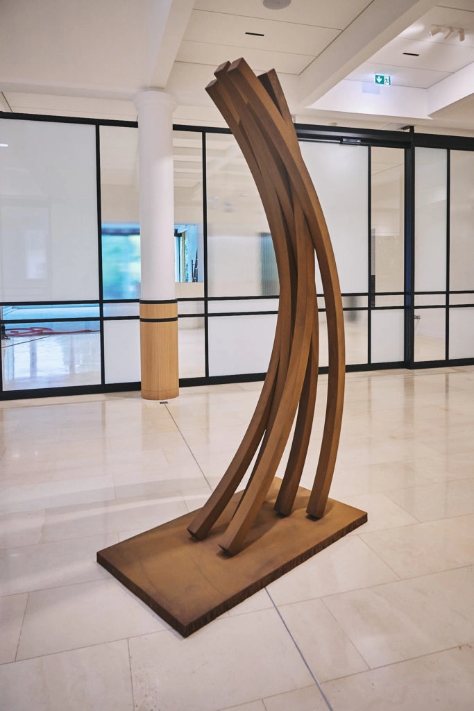 L’œuvre « 85,5° Arc x 6 » chez Taittinger © Luc Valigny