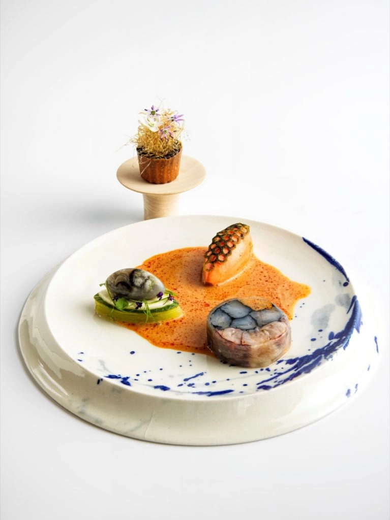 Le plat du vainqueur Louis Dupuy-Roudel (Suède), autour du thème imposé : un lieu jaune et deux homards