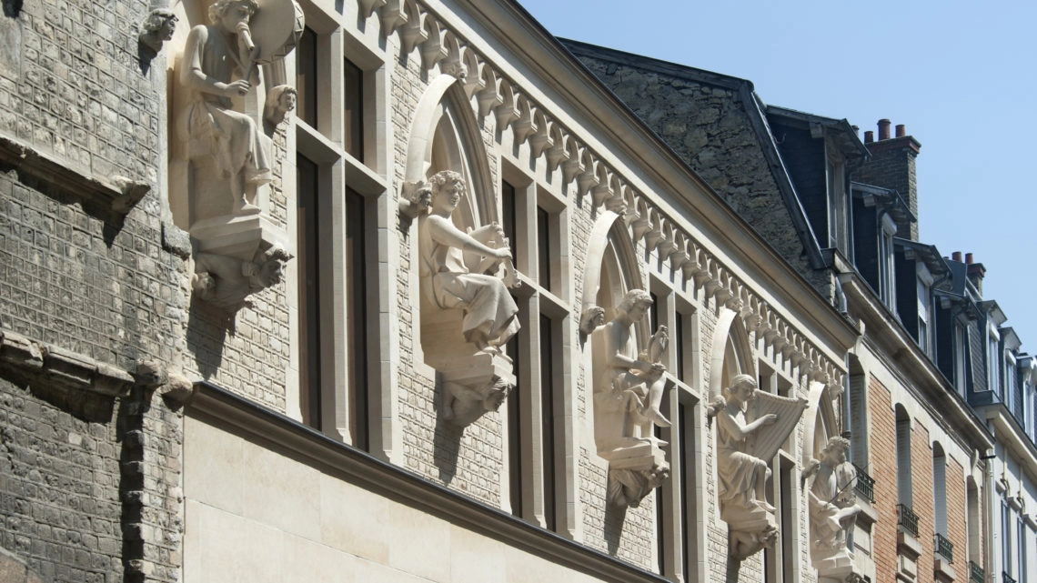 Statues Statues
