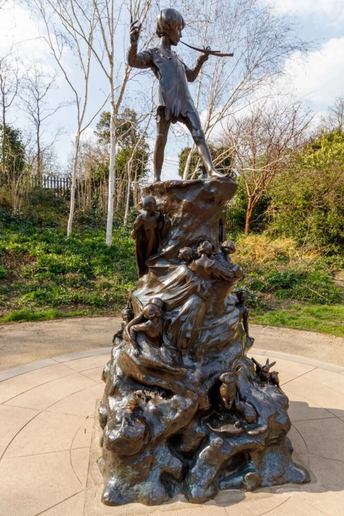 Statue de Peter Pan par George Frampton sur commande de J. M. Barrie (1912) © The Royal Parks